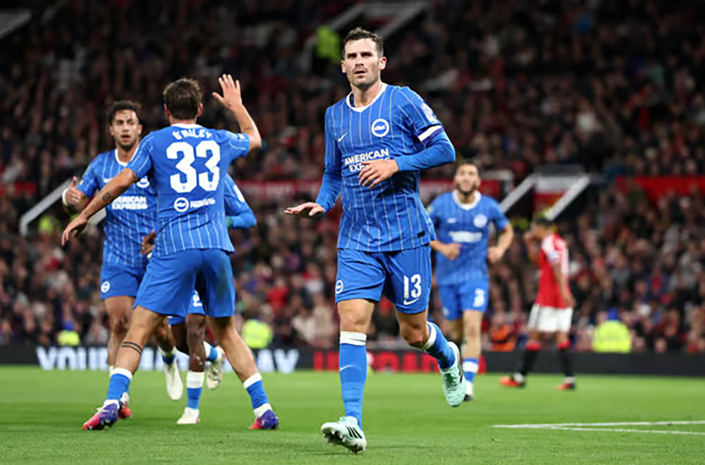 Manchester United knocked out of Carabao Cup after 3–2 defeat to Brighton