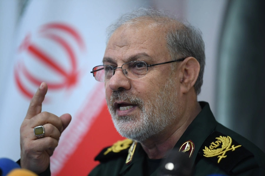 Iran Vows to Block US Warships from Persian Gulf as Hormuz Tensions Escalate